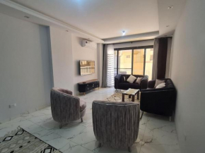Stunning City Stay in 3 bedroom in Midtown Compound Auc Avenue